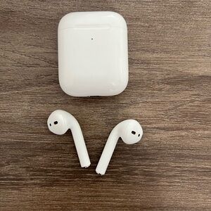 Apple AirPods with Charging Case